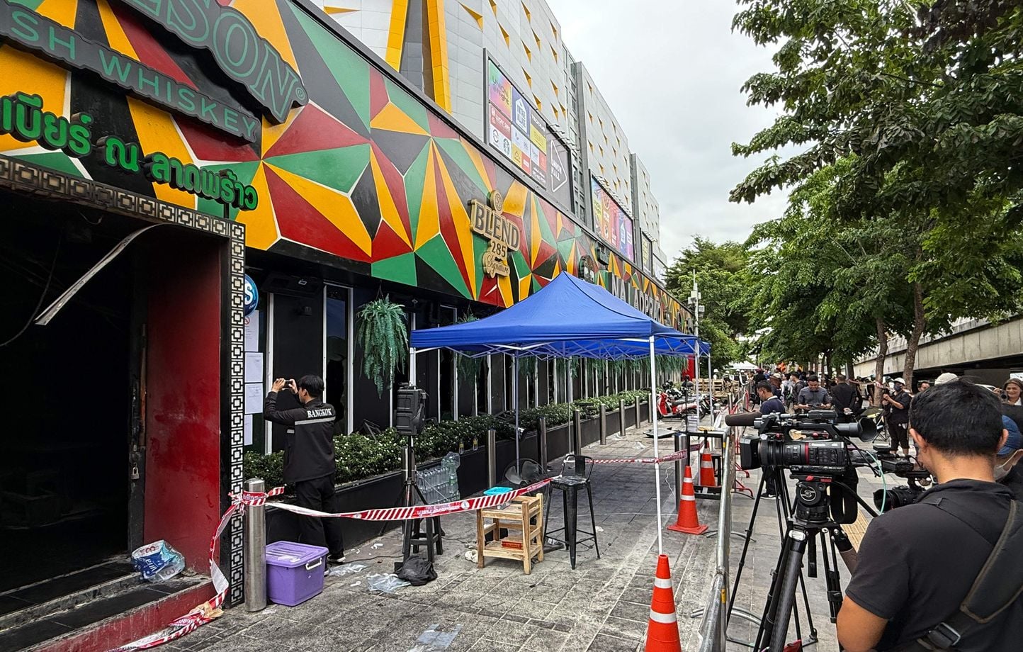 Al menos 27 muertos en el incendio de un bar en Bangkok Al menos 27 muertos en el incendio de un bar en Bangkok